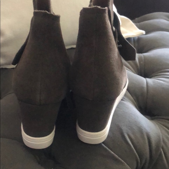 L.Paola Wedges - Picture 2 of 4